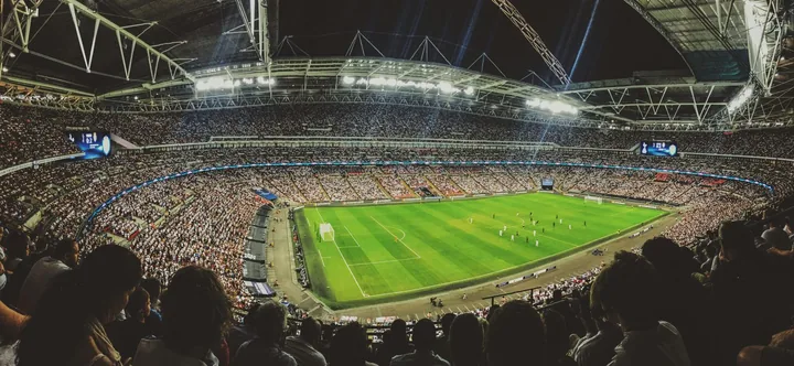 2-0！凯恩7战8球，1.3亿超巨助攻王，三杀莱比锡，拜仁剑指4冠王（配图示意）